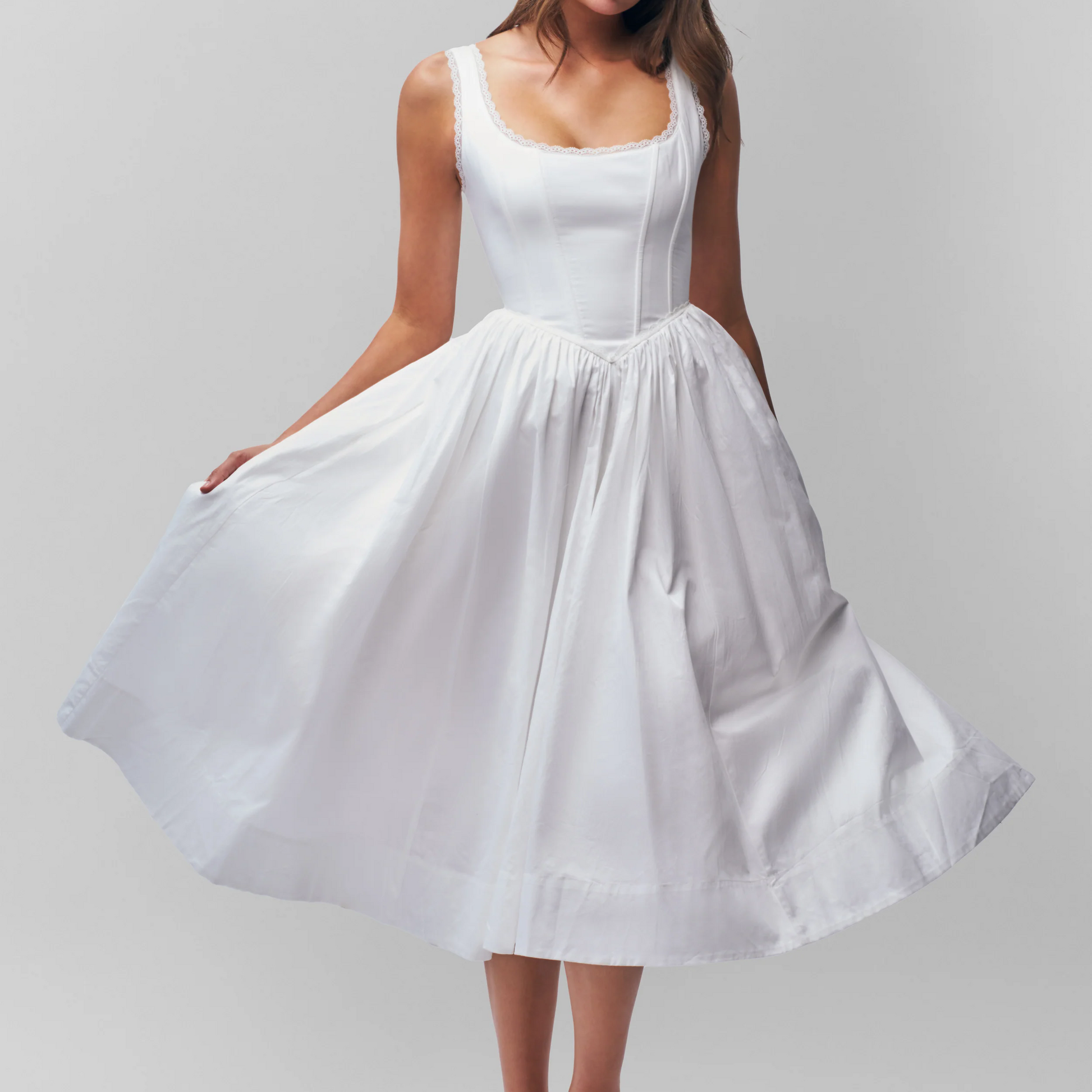 La Robe Élégance Blanche – maxi dos nu à lacets