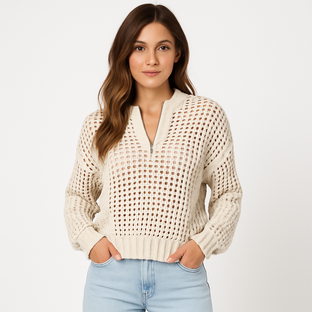Pull zippé à col montant et découpe subtile