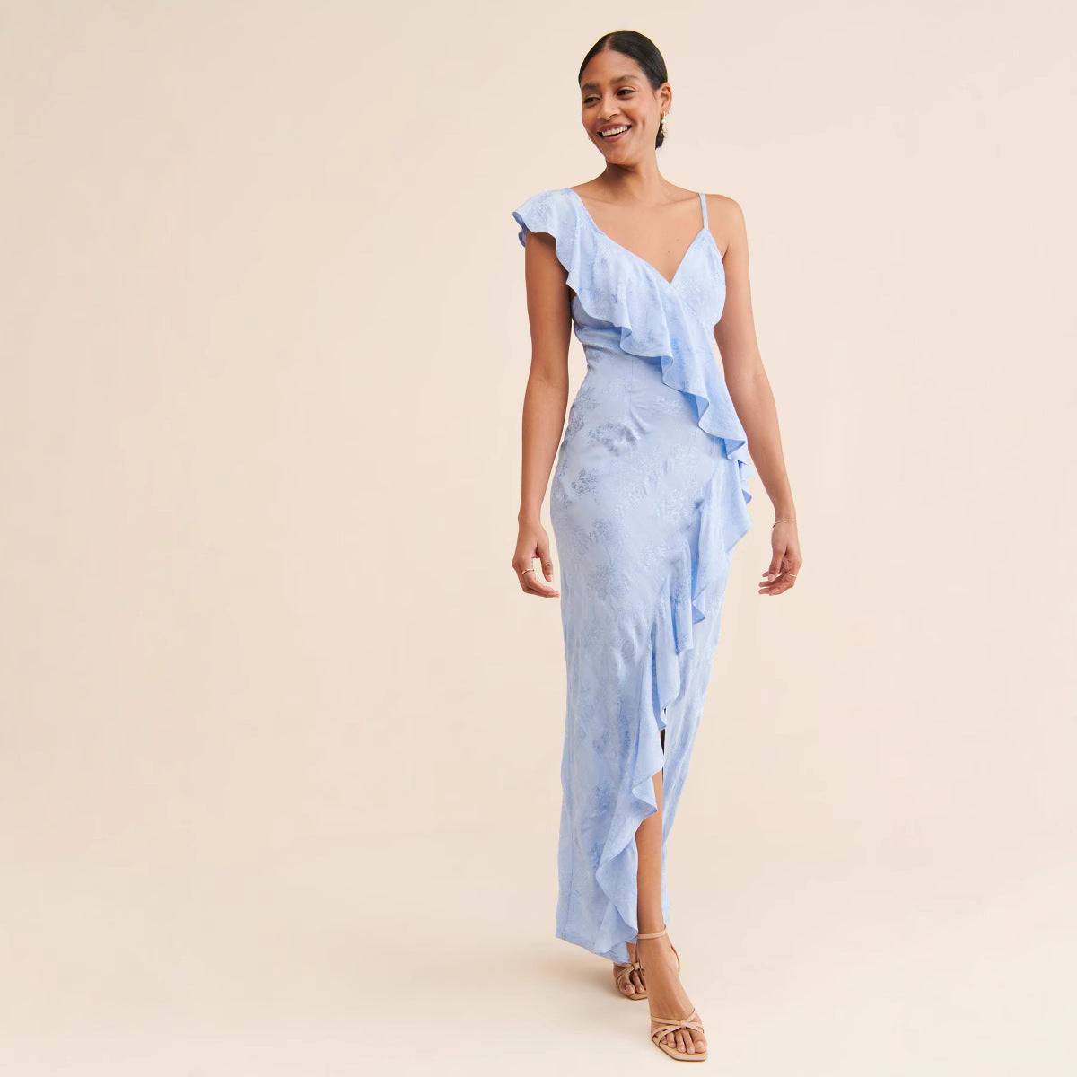 "Crimson Grace" — robe fendue dos nu