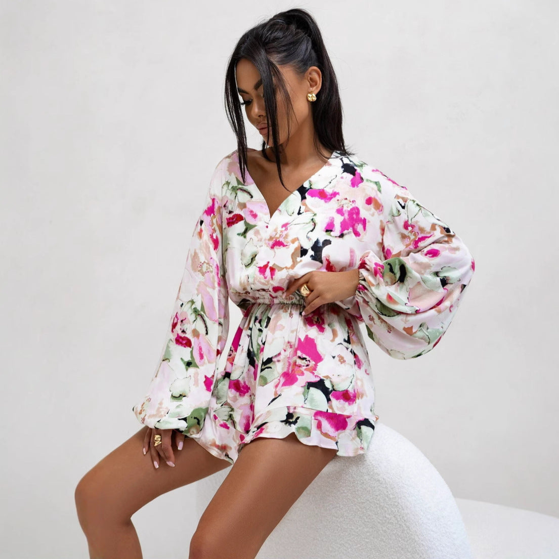 Combishort fleuri à manches longues et taille volantée